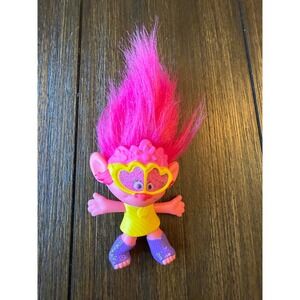 DreamWorks Trolls Poppy Mini Figure Pink Hair Yellow Heart Glasses Toy 5 inch